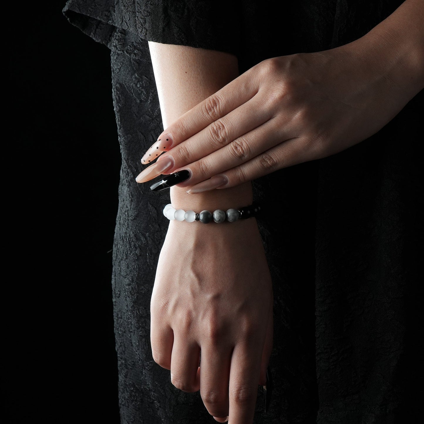 Black Obsidian & Cat’s Eye Bracelet – Intuition, Protection & Mental Clarity